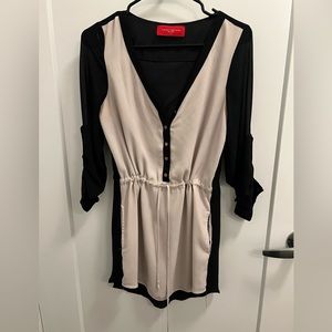 Akira Red Label off white and black tunic size small